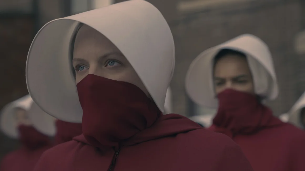 akhir-the-handmaids-tale-menyentuh-dunia-nyata-refleksi-perjuangan-perempuan-modern